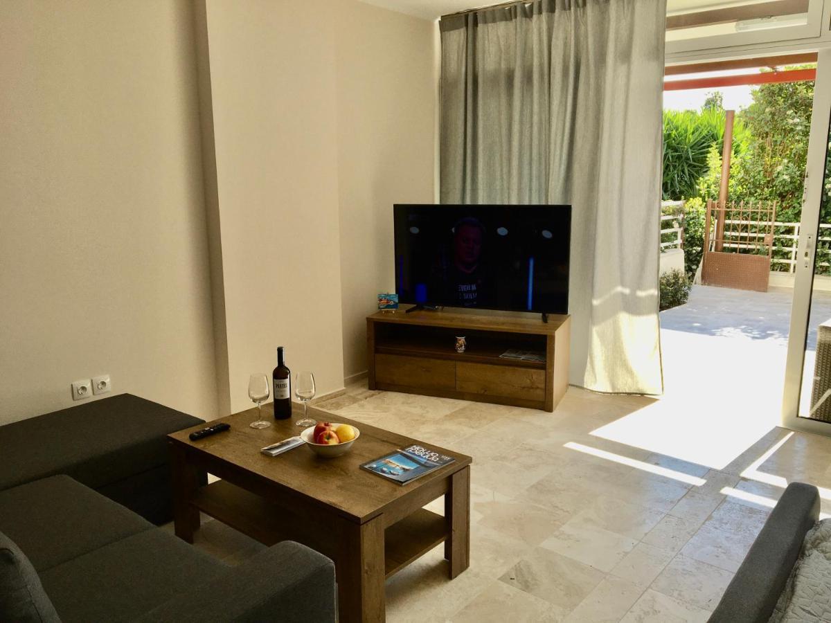 Studio On The Beach Loutraki  Exterior photo